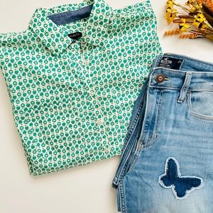 {Talbots} Green Apple Print Half Button Popover Shirt
